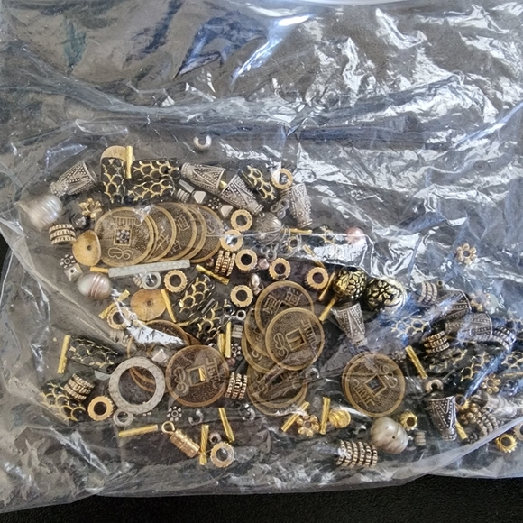 Mix Bulk Beads 19 Bags for Jewelry Making Multi Materials And Shapes New 2 Lbs+ - Picture 7 of 16